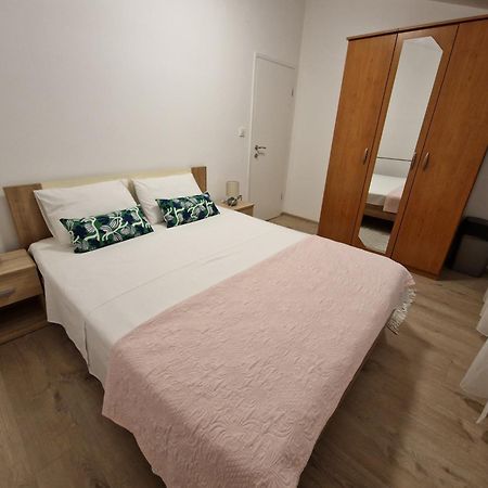 Apartment Hramina Murter Eksteriør bilde